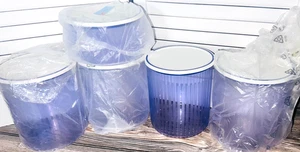 5 TUPPERWARE NUOVI 2 QT. Contenitore Deluxe #3100 #3099 Blu Conservazione Alimenti - Foto 1 di 2