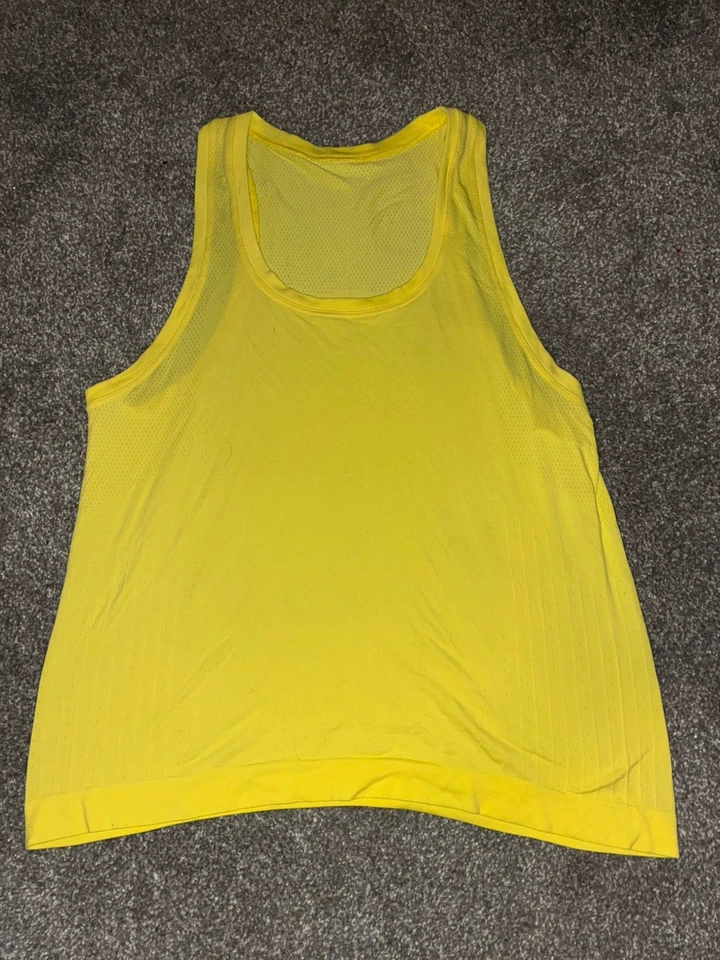 Camiseta sin mangas deportiva Target amarilla neón para mujer talla pequeña Foto 1 de 1