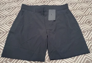 Neu mit Etikett Fabletics The Only Herrenshorts 32" × 8" schwarz Athleisure Stretch Pendler - Bild 1 von 7