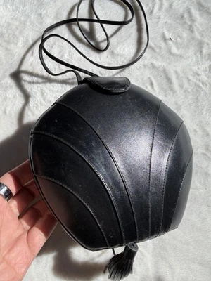 Bandolera rígida vintage Barbara Bolan de cuero negro Foto 1 de 4