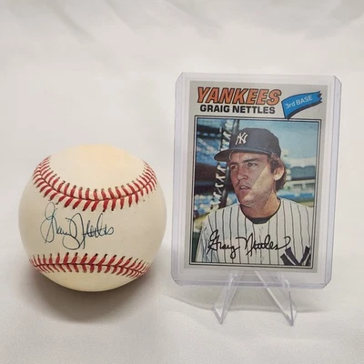 Autographed Graig Nettles Baseball with COA Topps 1977 #20 Trading Card Lot - Image 1 of 3