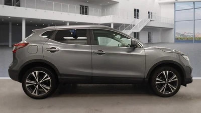 2017 Nissan Qashqai 1.5 dCi N-Connecta 5dr ++ ULEZ / PANROOF / NAV / CAMERA / DA - Image 1 of 4