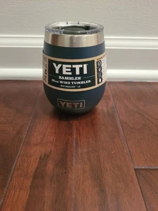 NEU Yeti Rambler 10oz Weinbecher mit Mag Deckel, Navy Blau - Bild 1 von 7