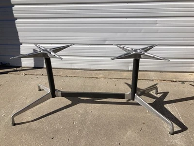 Base de mesa Herman Miller Eames vintage Foto 1 de 4