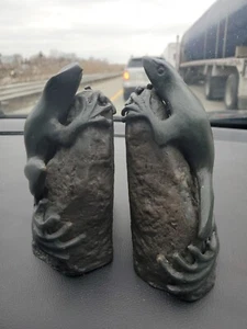 Vintage Green Metal Frog on Rock Bookends or Sculptures 6" x 4.5" - Picture 1 of 11