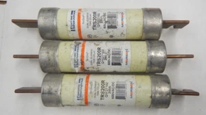 (3) FERRAZ SHAWMUT TRS200R Time Delay Fuses 200 amp 250v Class RK5 200kA USED - Picture 1 of 3