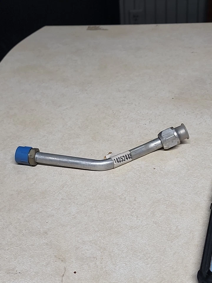 NUEVO 1982-83 OLDS FIRENZA BUICK SKYHAWK TUBO DE AIRE ACONDICIONADO, ENTRADA DE CONDENSADOR 14052448 GM OE Foto 1 de 3