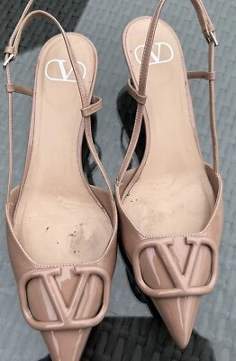 Zapatos de salón Valentino Gravani con logotipo en V de cuero charol nude 38,5 Italia Foto 1 de 4