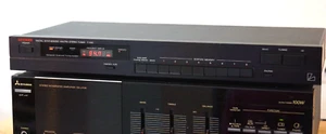 Luxman T-100 Stereo AM/FM Tuner Works.READ - Picture 1 of 5