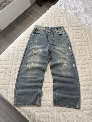 Pantalones de mezclilla skater Acne Studios 2023m “Super Baggy Fit” con salpicaduras de pintura bombo Foto 1 de 4