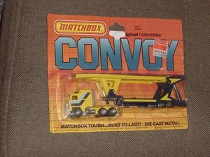 Matchbox Convoy 1982 CY1 Kenworth Car Transporter Rare Yellow Blue Color On Card - Picture 1 of 1