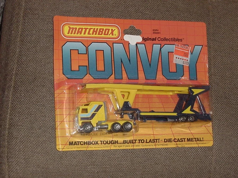 Matchbox Convoy 1982 CY1 Kenworth Car Transporter Rare Yellow Blue Color On Card - Image 1 of 1