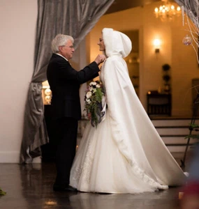 Wedding Velvet Hooded Cloak Shawl For Bride Winter Warmth Cloak Christmas Wear - Picture 1 of 11