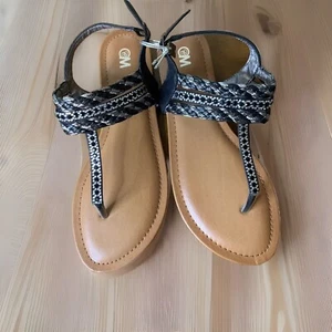 Woman’s 8M Dressy Black & Silver Rhinestone Thong Sandals Adjustable Buckle NEW - Picture 1 of 5