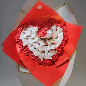 XLarge Raffala Chocolate Bouquet Sweet Gift Valentine Day Hamper Heart Present - Picture 1 of 3