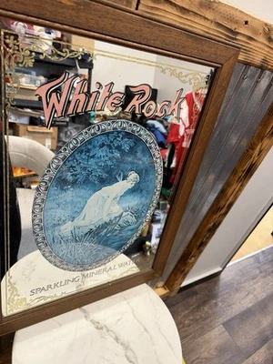 Publicidad de agua con gas vintage de hadas de roca blanca psique en espejo de la naturaleza Foto 1 de 4