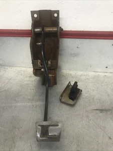 88-94 GMC Chevy Clutch Pedal Assembly  1500 / 3500 - Foto 1 di 6