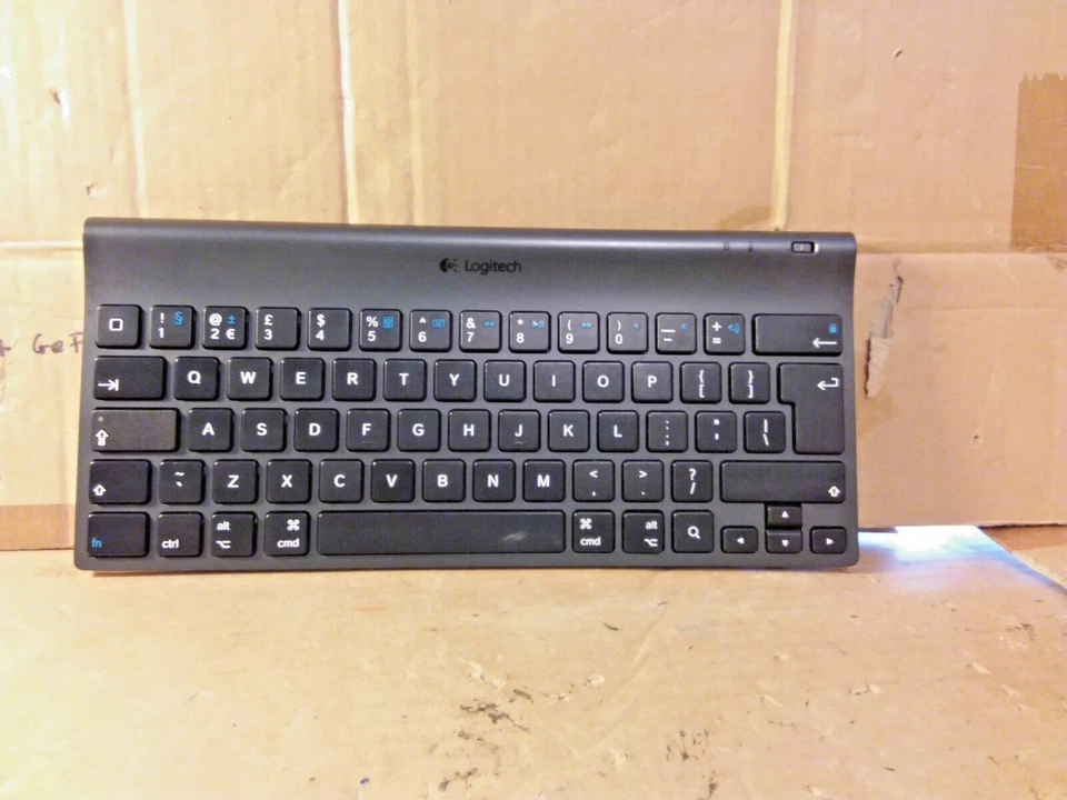 Logitech Y-R0021 Tablet Keyboard QWERTY  for iPad Bluetooth READ DISCRIPTION - Image 1 of 4