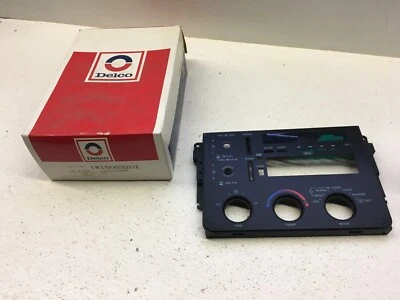 GM NOS 1987-92 Chevy Beretta Corsica Radio / HVAC Trim Plate Escutcheon 16089201 Foto 1 de 4