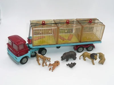 Corgi 1139 Chipperfields Circus Scammell Menagerie  w/animals *Original* - Image 1 of 4