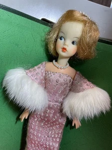 Muñeca Tammy Original Conjunto Rosa Vestido de Noche Capa y Accesorios De Colección - Imagen 1 de 20