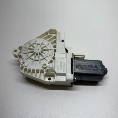 Оригинальный двигатель стеклоподъемника переднего левого со стороны водителя для Audi A6 2012–2018 годов выпуска 8K0959801B - Изображение 1 из 4