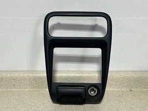 Chevrolet Geo Prizm 1998-2002 radio embellecedor cubierta bisel panel con cenicero OEM - Imagen 1 de 5