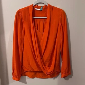 Trina Turk Seidenbluse Langarm Drapierung vorne Oberteil Burnt Orange Größe S - Bild 1 von 7