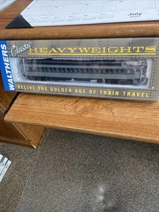 HO Walthers 932-10105 Union Pacific (Gray) Paired Window Coach - Picture 1 of 2