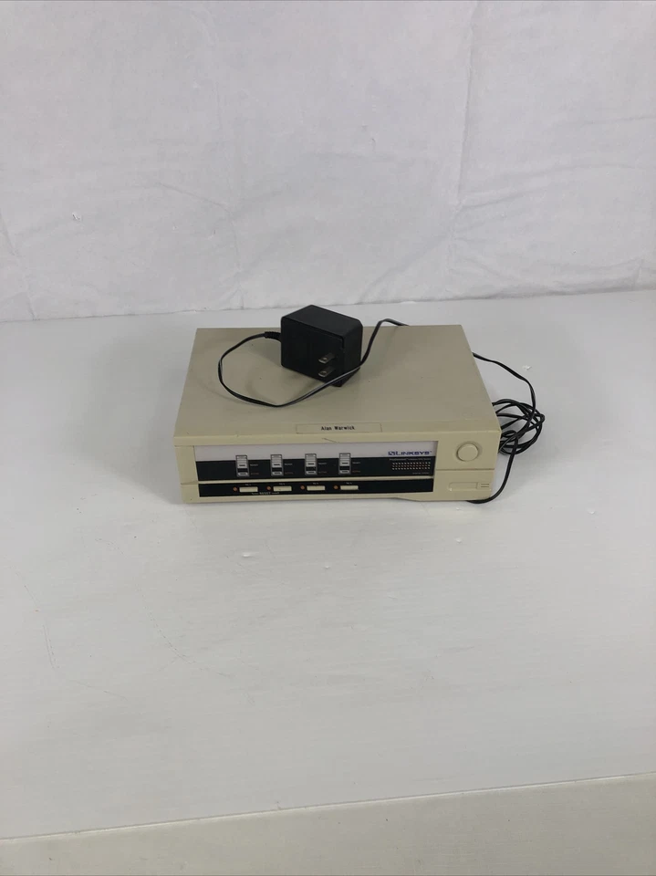Linksys #SVIEW04 Pro Connect 4 Station CPU Switch Movie Prop - Image 1 of 4