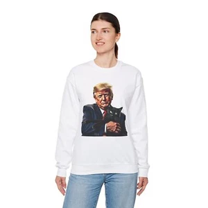 Donald Trump hält schwarze Katze Grafik Sweatshirt lustig politisch Meme 2024 Geschenk - Bild 1 von 7