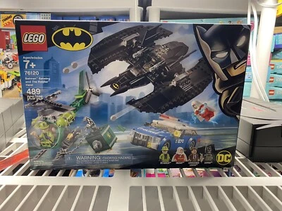 Retired: LEGO Super Heroes Batman(TM) Batwing and The Riddler(TM) Heist 76120 - Image 1 of 4