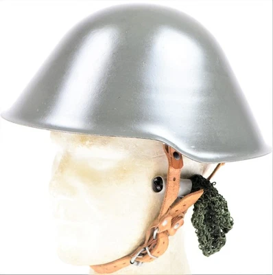 DDR NVA Stahlhelm letzte Form Glockengröße II mit Tarnnetz RAR!!! 6684 - Bild 1 von 4