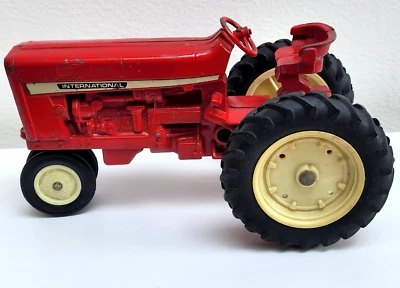 ERTL VINTAGE TRACTOR DIE CAST INTERNATIONAL COLLECTIBLE - Image 1 of 4