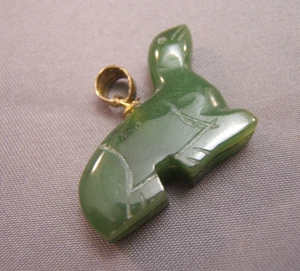 Green Hand  carved Jade Seal  Stone Pendant  PNW Alaska Souvenir - Picture 1 of 3