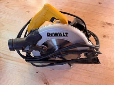 DEWALT DWE560-GB 184mm 240V Circular Saw with Case - Image 1 of 4