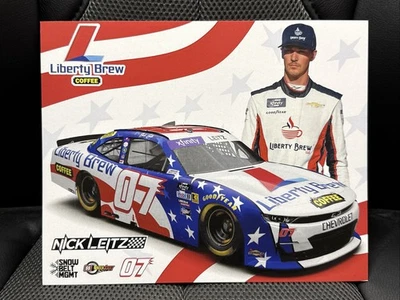 Tarjeta de héroe de la serie Xfinity NASCAR Liberty Brew #07 de Nick Leitz #07 2025 Foto 1 de 2