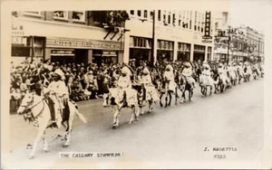 Foto real PC c.1956 CALGARY STAMPEDE; Alberta, Canadá; nítida casi como nueva - Imagen 1 de 2