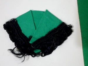 GREEN PONCHO SHAWL WRAP FOR A 6" - 8" SIZE DOLL CLOTHES 1970'S STORYKINS REMCO - Imagen 1 de 2