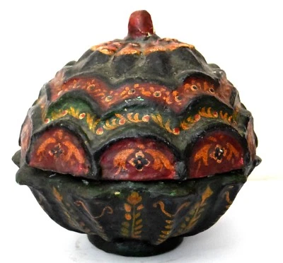 Vintage Lacquer Painted Primitive Handmade Unique Paper Mache Box. G72-36 - Image 1 of 4