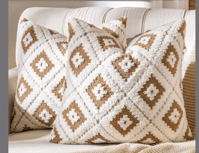 2 Fundas de Almohada 20x20 Patrón Romboide Marrón Crema Felpa Cierre con Cremallera  Foto 1 de 4
