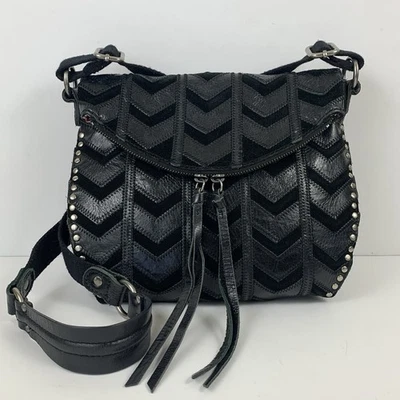 Bolso Bandolera The SAK Silverlake Cuero Negro y Gamuza Chevron Tachonado Foto 1 de 4