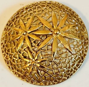 Monet 2 1/8” Gold Tone Domed Circle Filigree Statement Brooch MCM Vintage 1970s - Imagen 1 de 4