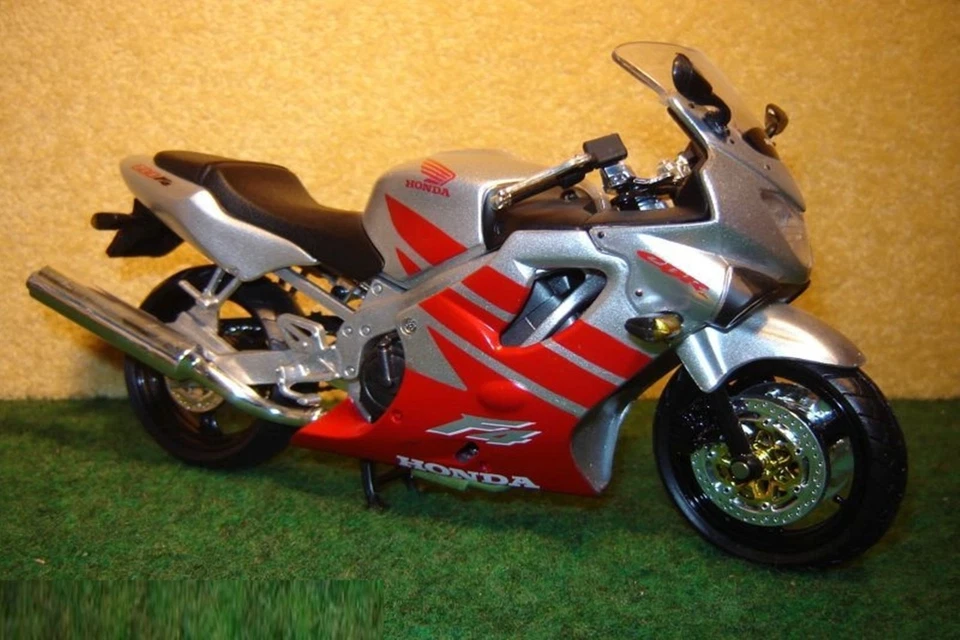 1:12 Honda CBR 600 F4 Silber NEW RAY 02623 - Bild 1 von 1