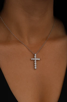 Подвеска в виде креста из чистого золота 14 карат с выращенным в лаборатории бриллиантом 2 карата F VVS2 - Изображение 1 из 4