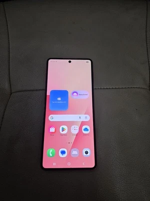 Samsung Galaxy Z Flip7 256GB 12GB RAM - Unlocked - Coralred Immaculate 100%BH - Image 1 of 4