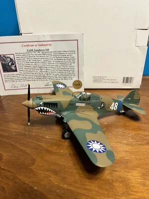 LIBERTY CLASSICS COCKPIT TOYS P-40B TOMAHAWK 1ª persecución cuadrada promedio 1:44 128 de 2500 Foto 1 de 4