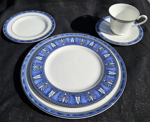 ROYAL DOULTON England "Atlanta" 5-Pc PLACE SETTING Blue Border, Greek Key - Picture 1 of 9