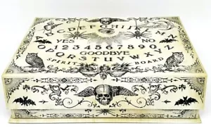 PUNCH STUDIO HALLOWEEN OUIJA SCATOLA DA TAVOLA. BIANCO AVORIO INVECCHIATO. 12,5" x 9" x 4" - Foto 1 di 10