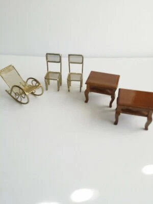 Lote de 4 mini muebles de metal para casa de muñecas de colección Foto 1 de 4